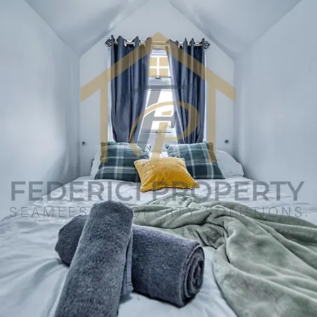 Modern 2-Bedroom Apartment Near Birmingham Airport Ideal For Contractors & Families! Marston Green Exterior photo